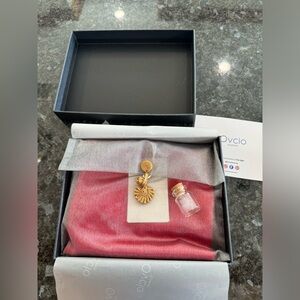 Never Opened Ocio Cashmere Scarf